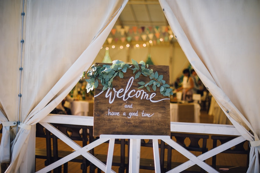 Top 5 Photo Booth Prop Signs You Need for Your Wedding